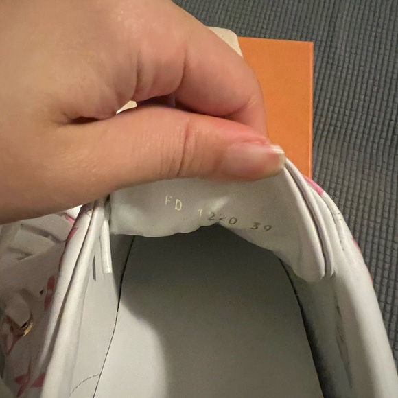 NIB Louis Vuitton Monogram Time Out Sneakers Size 39 - Picture 13 of 15